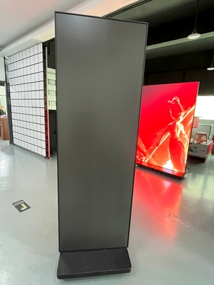 1.86mm Pixel Pitch LED-Poster-Display mit 3840Hz Erfrischungsrate und 800nits Helligkeit für Shopwerbung